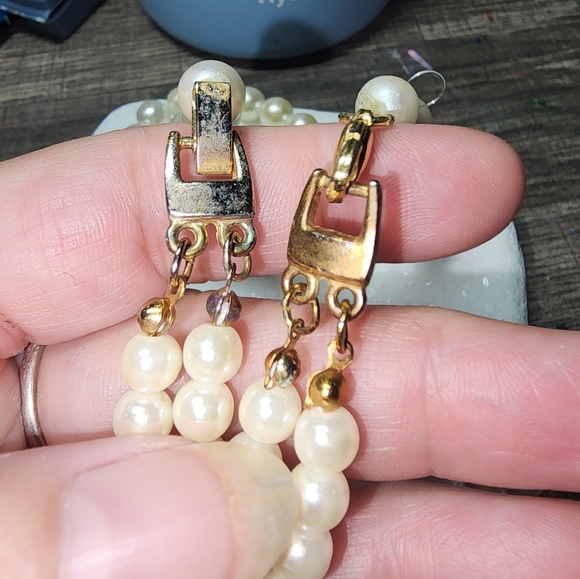 Faux pearl, gold & rhinestone Bow necklace - Picture 3 of 3